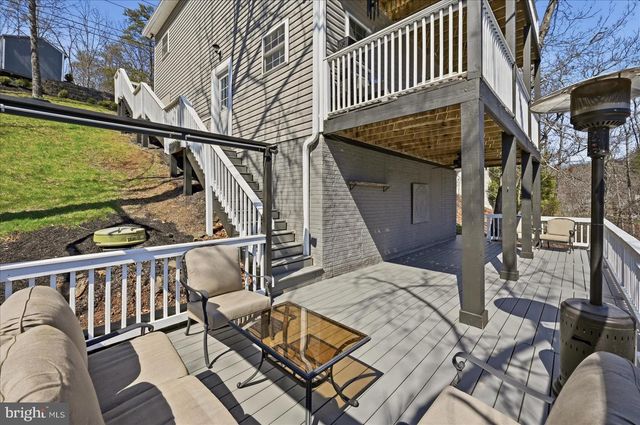 1239 LAKEVIEW DR, Cross Junction, VA 22625