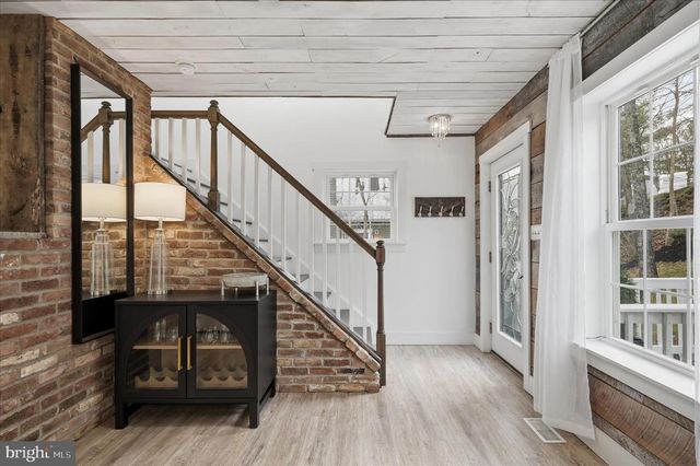 1239 LAKEVIEW DR, Cross Junction, VA 22625