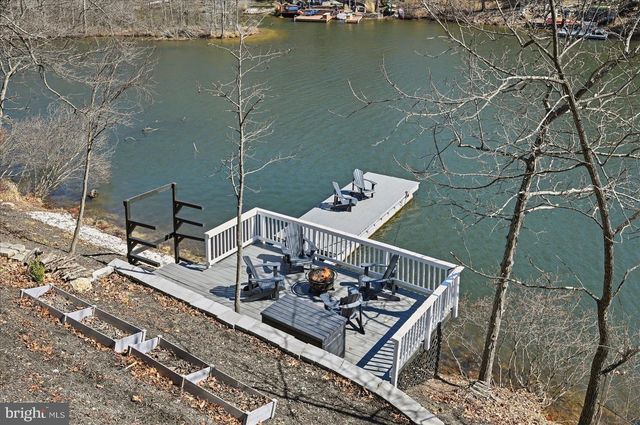 1239 LAKEVIEW DR, Cross Junction, VA 22625