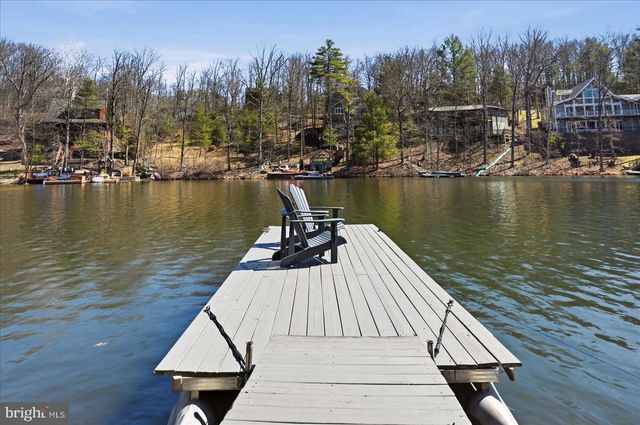 1239 LAKEVIEW DR, Cross Junction, VA 22625