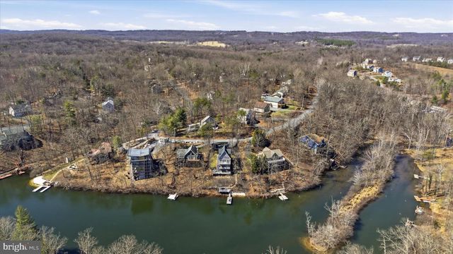 1239 LAKEVIEW DR, Cross Junction, VA 22625