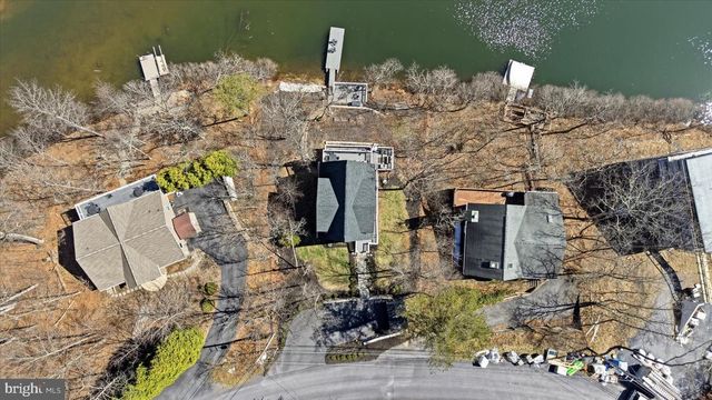 1239 LAKEVIEW DR, Cross Junction, VA 22625