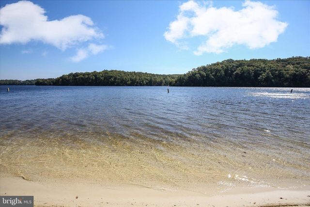 1239 LAKEVIEW DR, Cross Junction, VA 22625