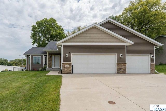 101 Skylark Drive, Mankato, MN 56001