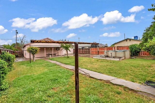 6311 8th St, Riverbank, CA 95367