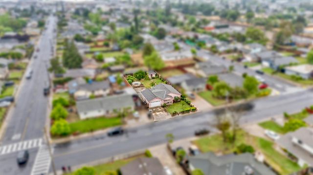 6311 8th St, Riverbank, CA 95367