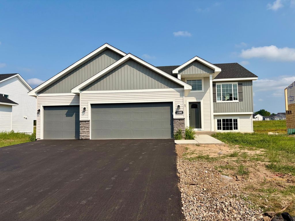 1500 Woods Road NE, Isanti, MN 55040 — exterior