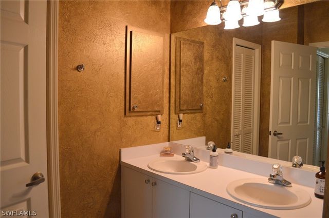 8055 Tiger CV 6-606, Naples, FL 34113