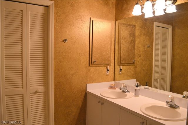 8055 Tiger CV 6-606, Naples, FL 34113