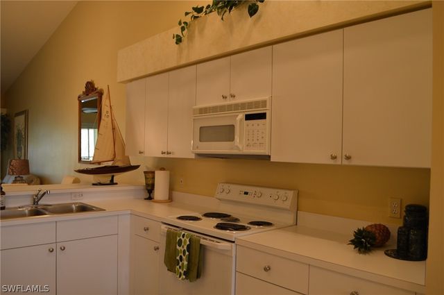 8055 Tiger CV 6-606, Naples, FL 34113