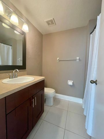 8021 Sanibel Dr 8021, Tamarac, FL 33321