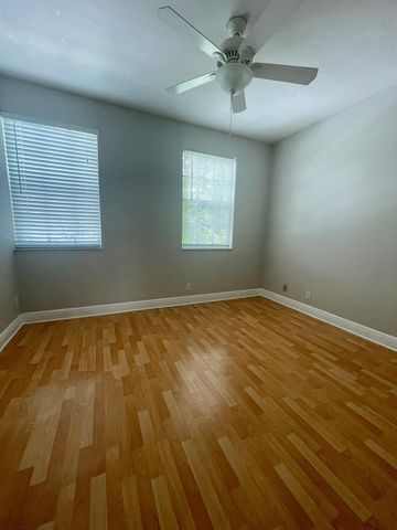 8021 Sanibel Dr 8021, Tamarac, FL 33321
