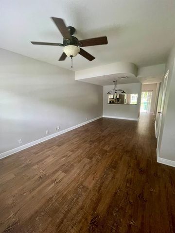 8021 Sanibel Dr 8021, Tamarac, FL 33321