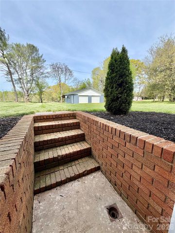 261 N Thomas Lane, Stony Point, NC 28678