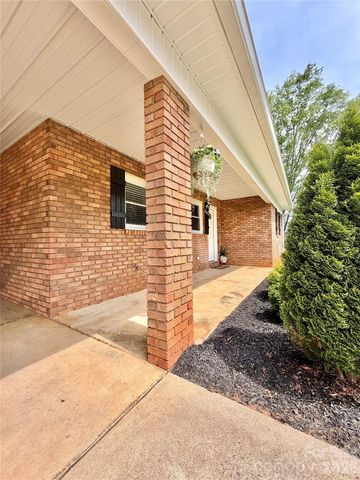 261 N Thomas Lane, Stony Point, NC 28678