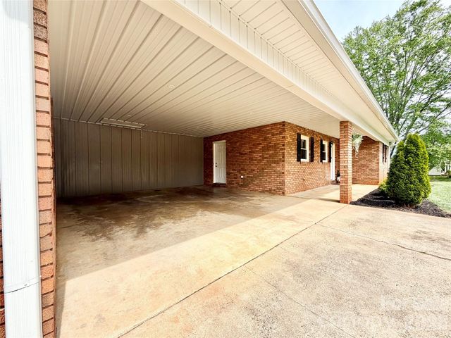 261 N Thomas Lane, Stony Point, NC 28678