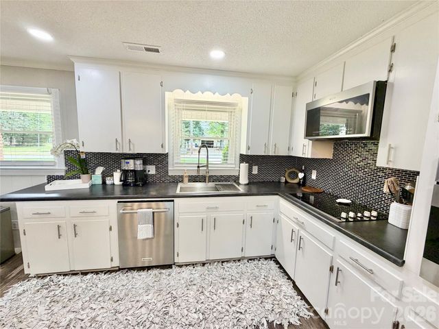 261 N Thomas Lane, Stony Point, NC 28678