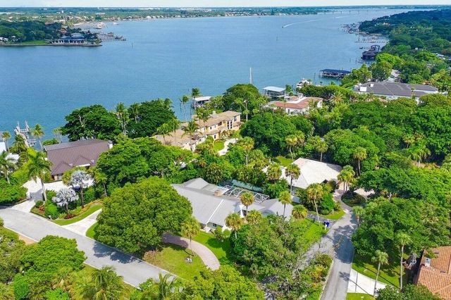 15 W HIGH POINT Road, Sewalls Point, FL 34996