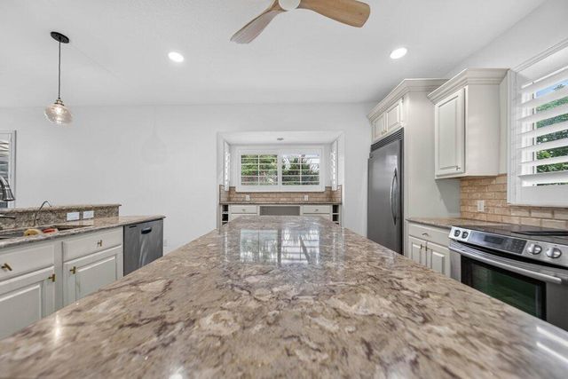 15 W HIGH POINT Road, Sewalls Point, FL 34996
