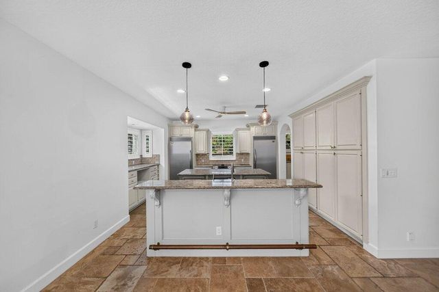 15 W HIGH POINT Road, Sewalls Point, FL 34996