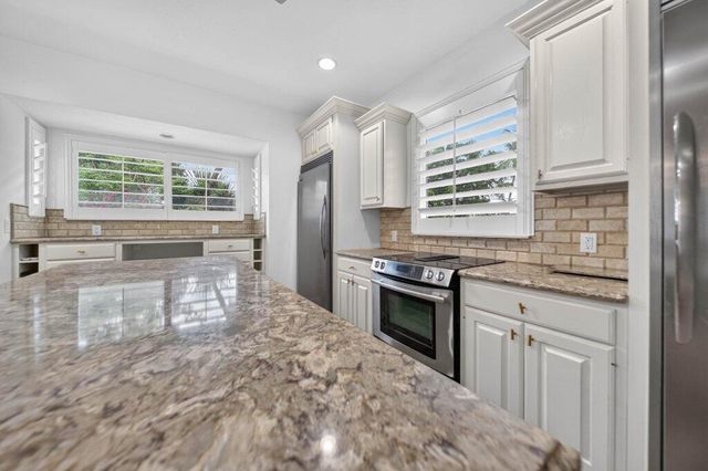 15 W HIGH POINT Road, Sewalls Point, FL 34996