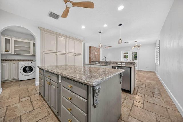 15 W HIGH POINT Road, Sewalls Point, FL 34996