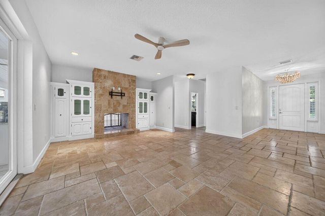 15 W HIGH POINT Road, Sewalls Point, FL 34996
