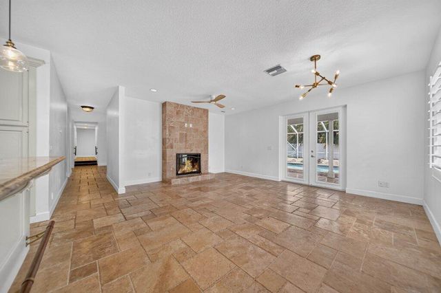 15 W HIGH POINT Road, Sewalls Point, FL 34996
