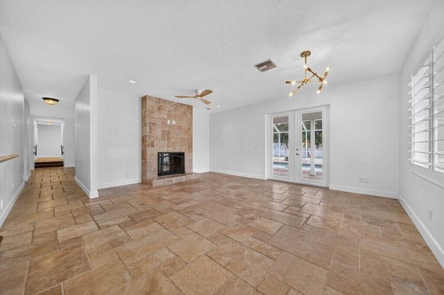 15 W HIGH POINT Road, Sewalls Point, FL 34996