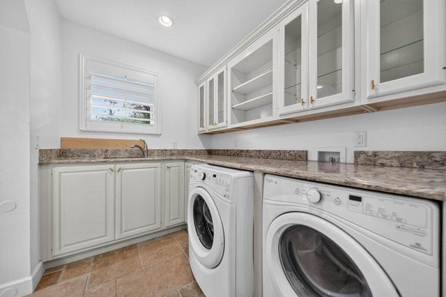 15 W HIGH POINT Road, Sewalls Point, FL 34996