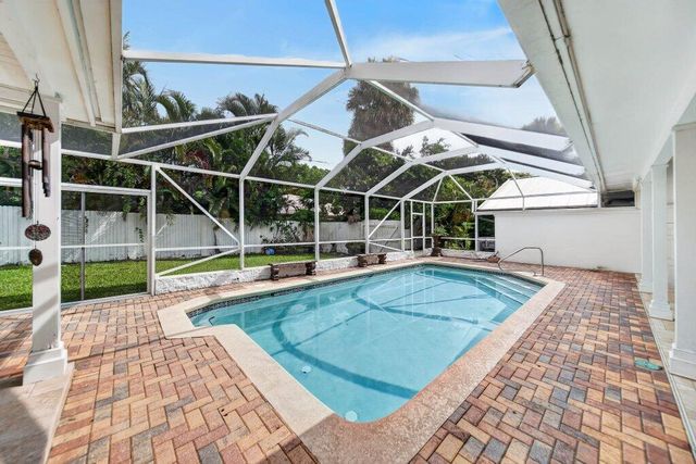 15 W HIGH POINT Road, Sewalls Point, FL 34996