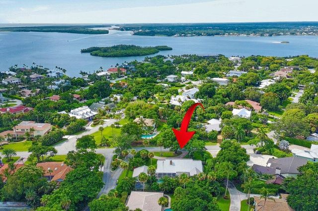 15 W HIGH POINT Road, Sewalls Point, FL 34996