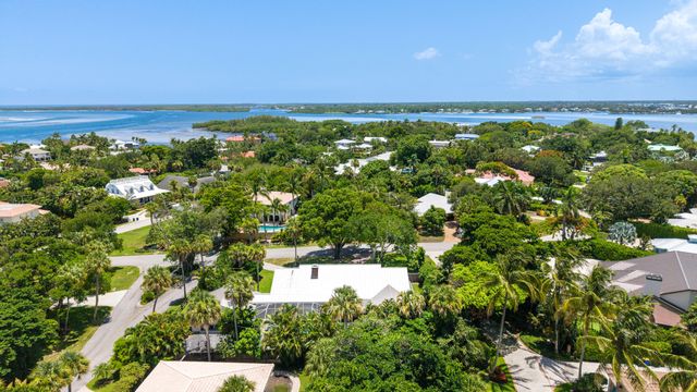 15 W HIGH POINT Road, Sewalls Point, FL 34996