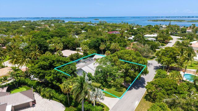 15 W HIGH POINT Road, Sewalls Point, FL 34996