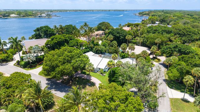 15 W HIGH POINT Road, Sewalls Point, FL 34996