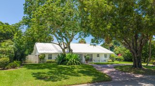15 W HIGH POINT Road, Sewalls Point, FL 34996