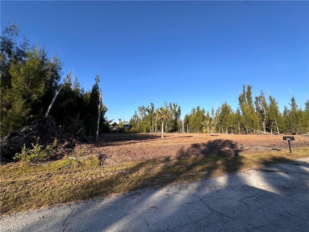 3504 Mango ST, ST. JAMES CITY, FL 33956 — exterior