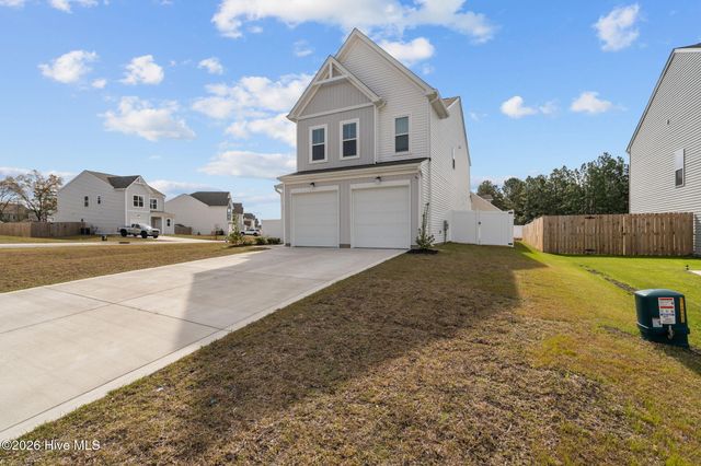 51 Walkabout Drive, Aberdeen, NC 28315