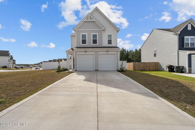 51 Walkabout Drive, Aberdeen, NC 28315