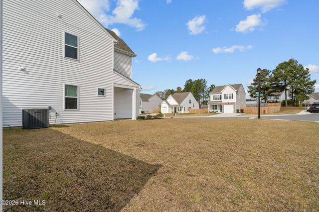 51 Walkabout Drive, Aberdeen, NC 28315