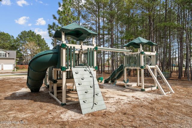 51 Walkabout Drive, Aberdeen, NC 28315