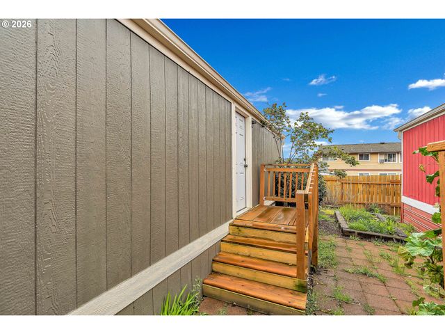 3200 Se SILVER LEAF Ln 34, Portland, OR 97267