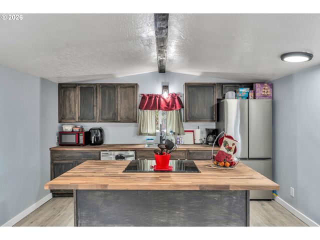 3200 Se SILVER LEAF Ln 34, Portland, OR 97267