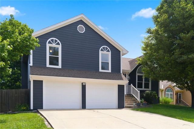 1012 NW Pennington Place, Blue Springs, MO 64015