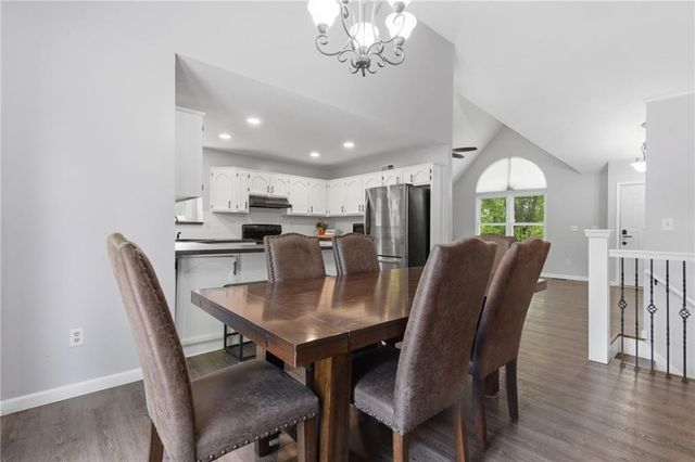 1012 NW Pennington Place, Blue Springs, MO 64015