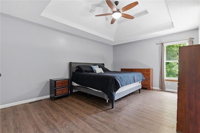 1012 NW Pennington Place, Blue Springs, MO 64015