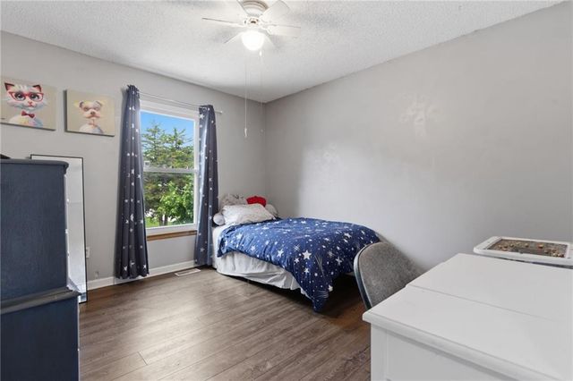 1012 NW Pennington Place, Blue Springs, MO 64015