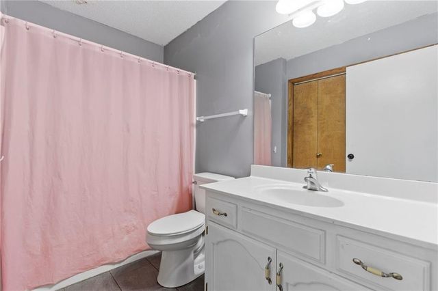 1012 NW Pennington Place, Blue Springs, MO 64015