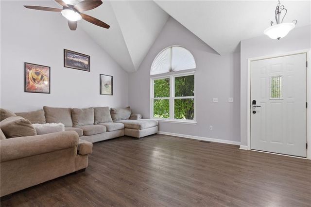 1012 NW Pennington Place, Blue Springs, MO 64015