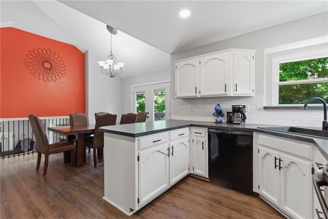 1012 NW Pennington Place, Blue Springs, MO 64015